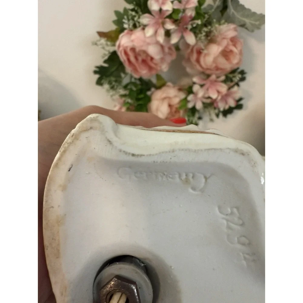 Vintage Victorian Figural Boudoir Lamp 10